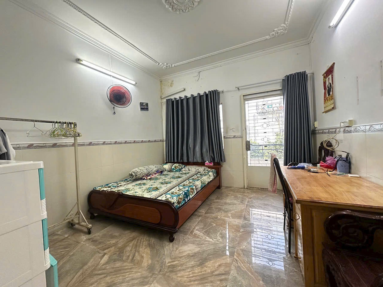 Bán nhà 2 lầu diện tích lớn (4x17,2=68,8m2) mặt tiền thụt (sát và liền kề mặt tiền) Thích Quảng Đức